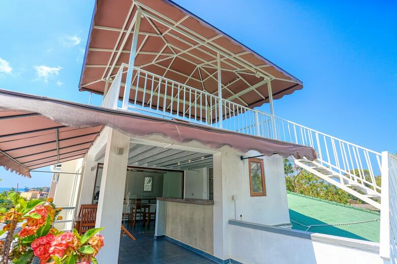 Hotel Oyo 472 Mount Marina Villas
