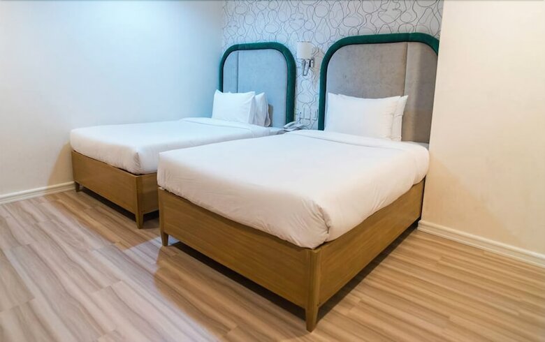 Queen Margarette Hotel - Downtown