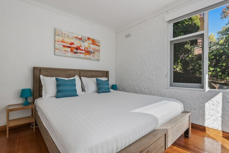 Long Beach House Apartments Sandy Bay