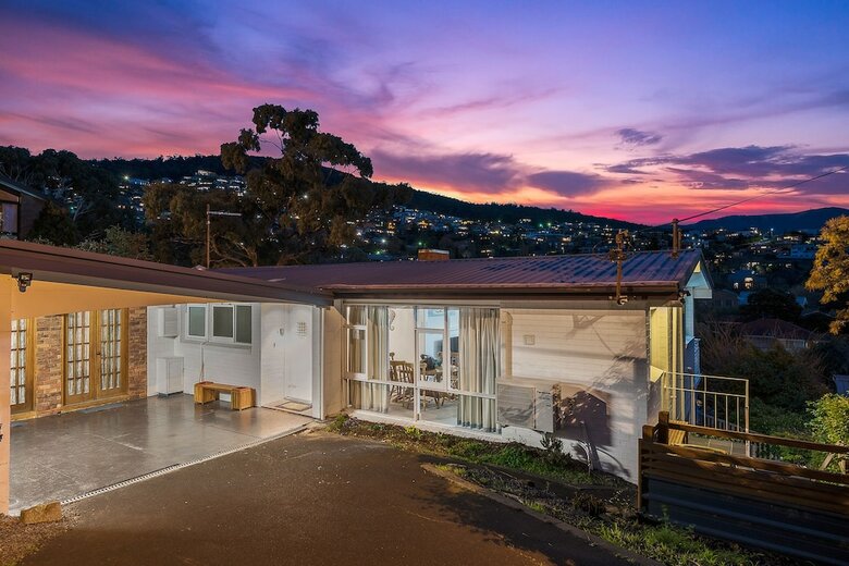 Long Beach House Apartments Sandy Bay