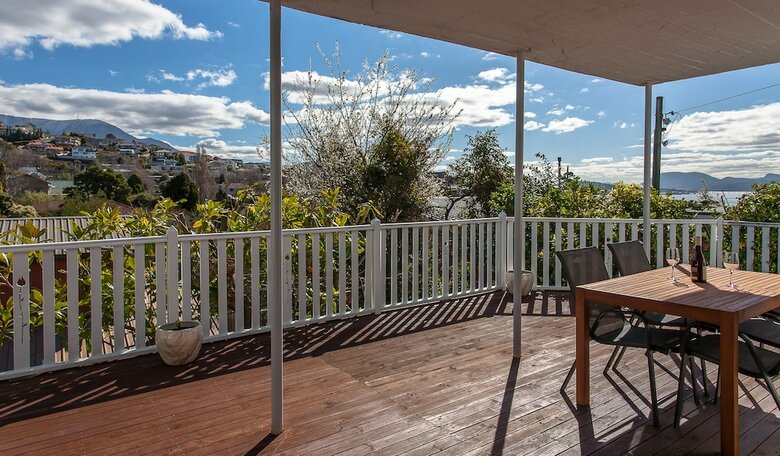 Long Beach House Apartments Sandy Bay