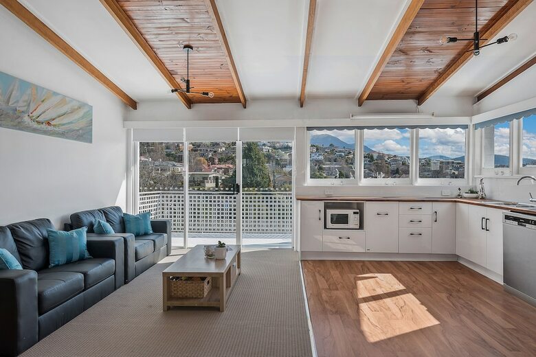 Long Beach House Apartments Sandy Bay