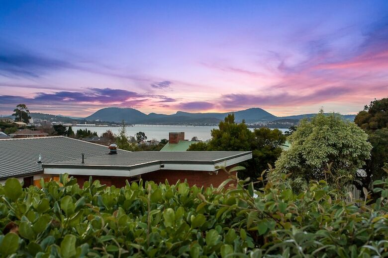 Long Beach House Apartments Sandy Bay