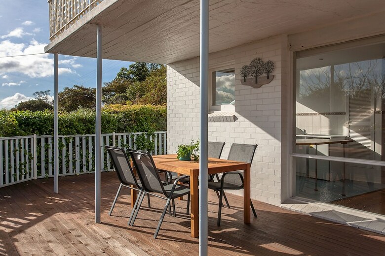 Long Beach House Apartments Sandy Bay