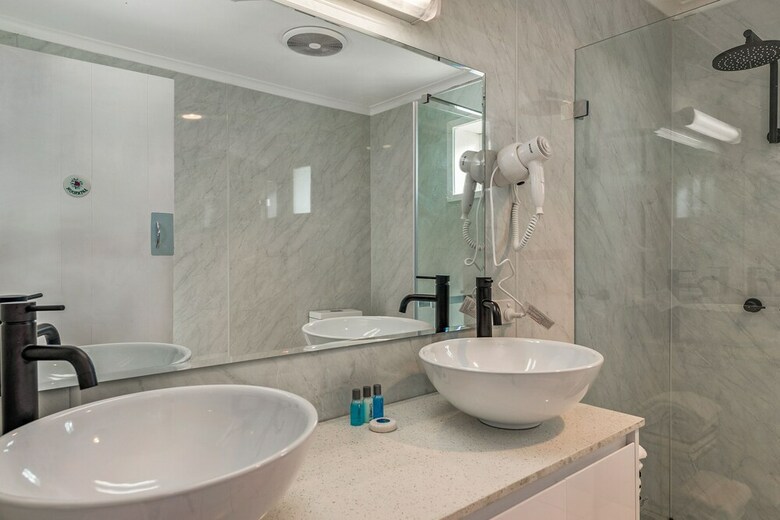 Long Beach House Apartments Sandy Bay