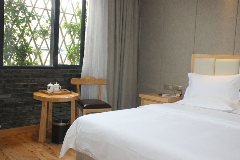 Hotel Qingju Chengdu Taikooli Branch