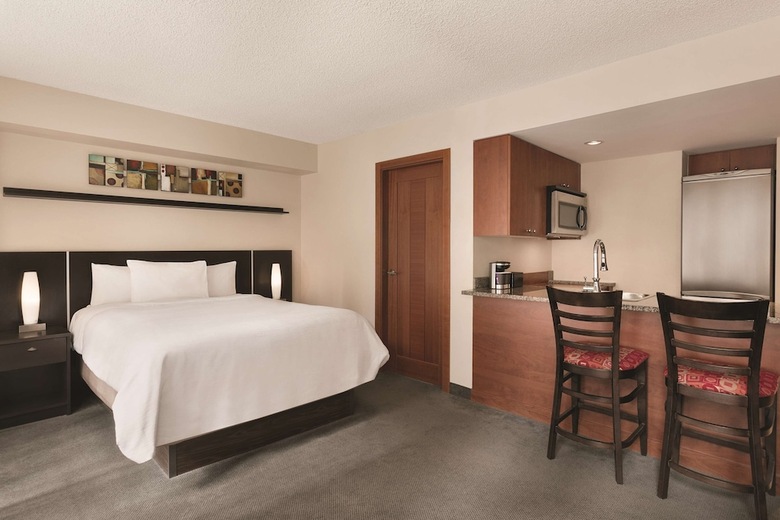Hotel Embassy Suites Montr�al By Hilton