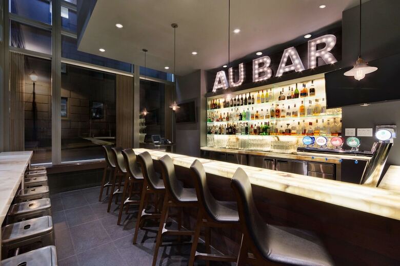 Hotel Embassy Suites Montr�al By Hilton