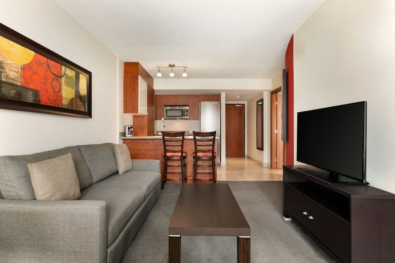 Hotel Embassy Suites Montr�al By Hilton