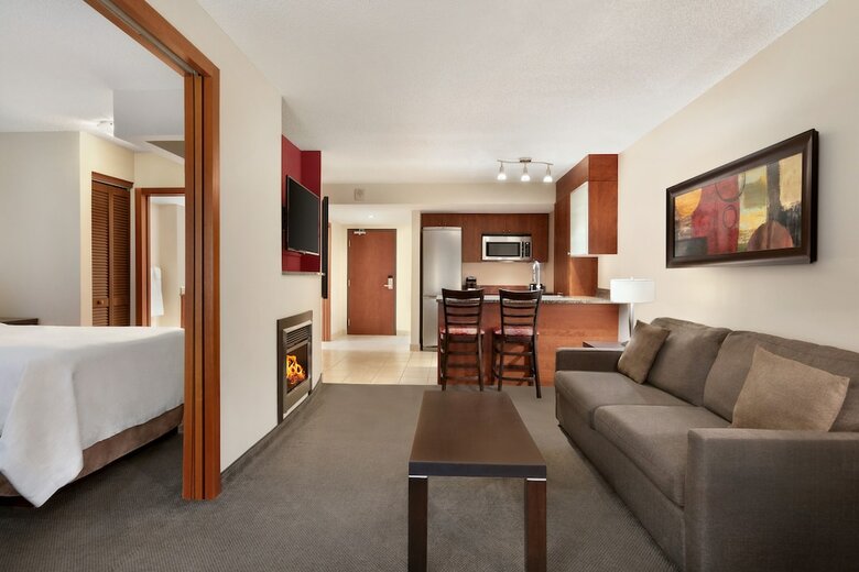 Hotel Embassy Suites Montr�al By Hilton