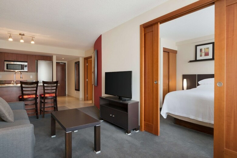 Hotel Embassy Suites Montr�al By Hilton