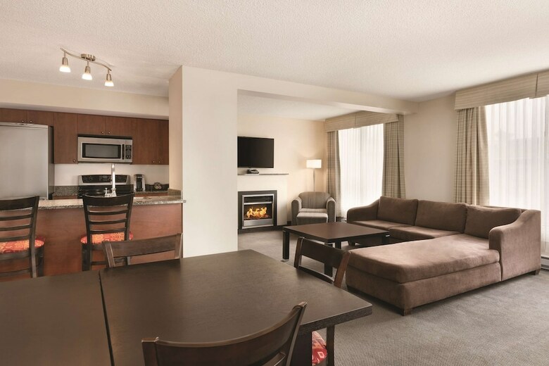 Hotel Embassy Suites Montr�al By Hilton