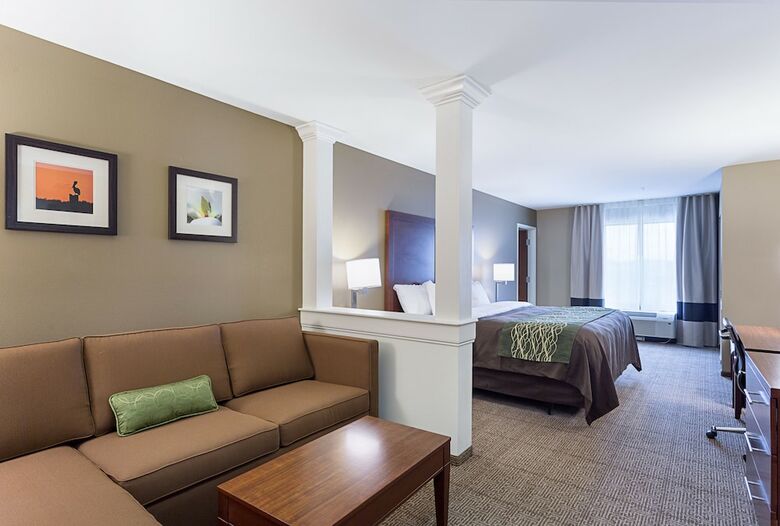 Hotel Comfort Inn & Suites