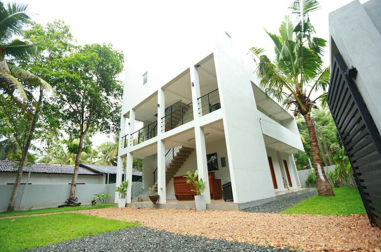 Hotel Chariot Lodge