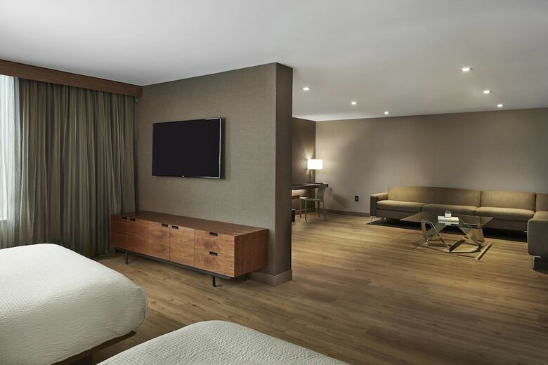 AC Hotel Cincinnati At The Banks