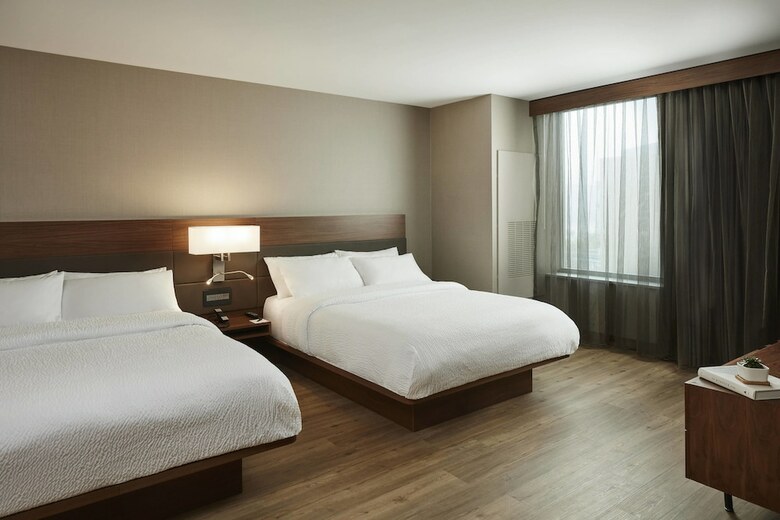 AC Hotel Cincinnati At The Banks