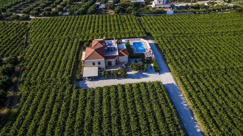 Cretan Vineyard Hill Villa Private Pool, Panoramic View, Beautiful Vineyard