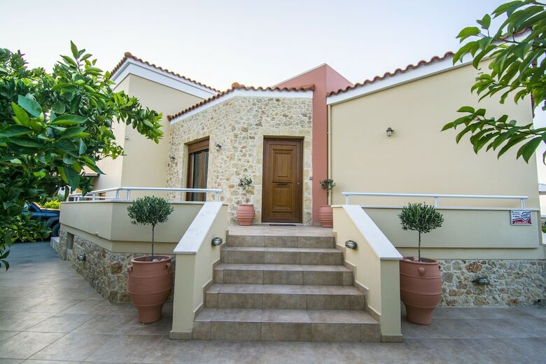 Cretan Vineyard Hill Villa Private Pool, Panoramic View, Beautiful Vineyard