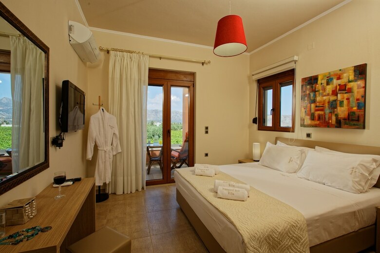 Cretan Vineyard Hill Villa Private Pool, Panoramic View, Beautiful Vineyard