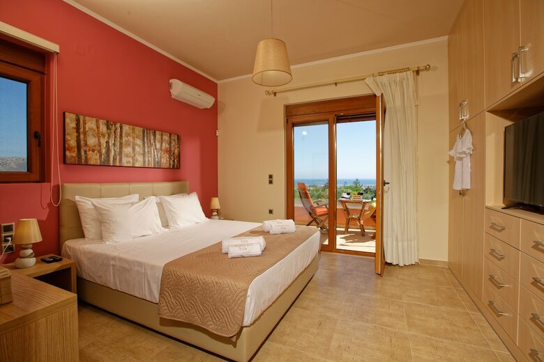 Cretan Vineyard Hill Villa Private Pool, Panoramic View, Beautiful Vineyard