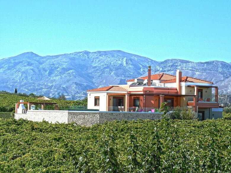 Cretan Vineyard Hill Villa Private Pool, Panoramic View, Beautiful Vineyard