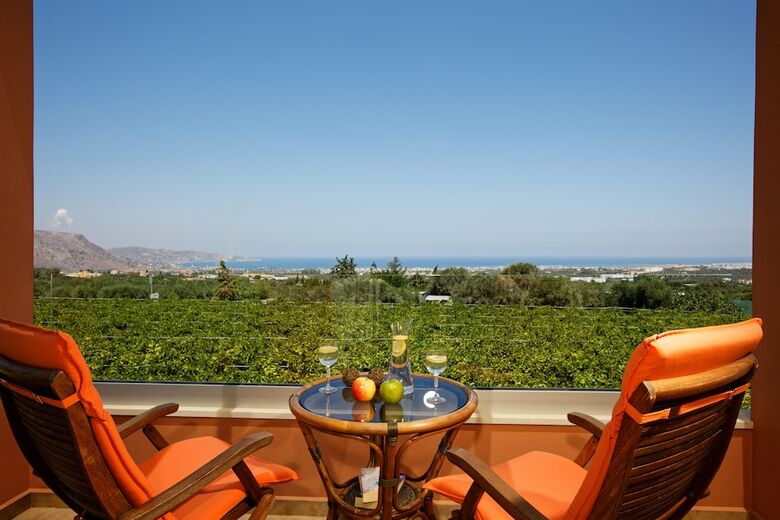 Cretan Vineyard Hill Villa Private Pool, Panoramic View, Beautiful Vineyard