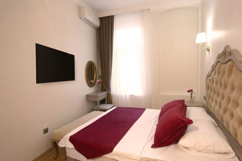 Hutsuite Hotel