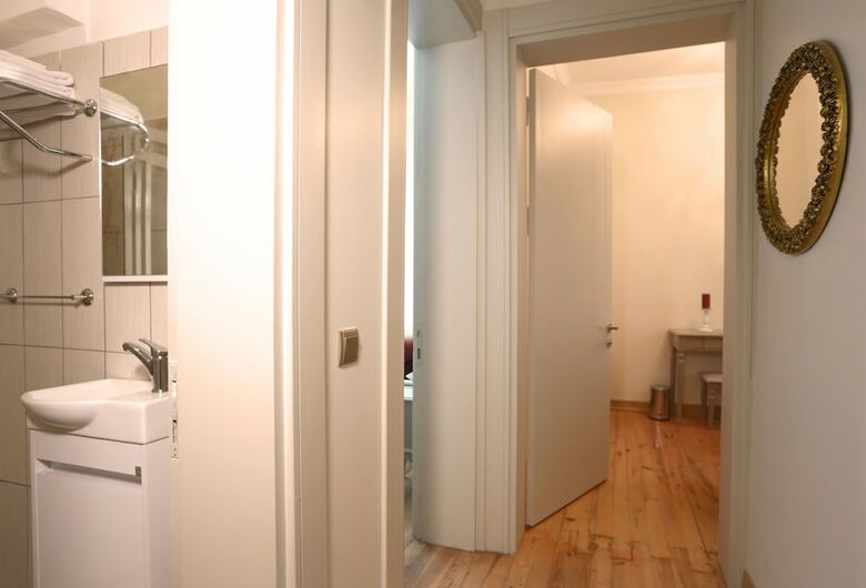 Hutsuite Hotel