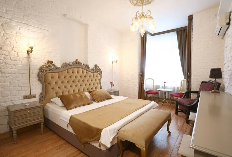 Hutsuite Hotel