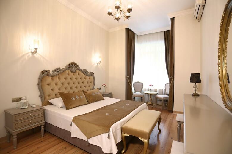 Hutsuite Hotel