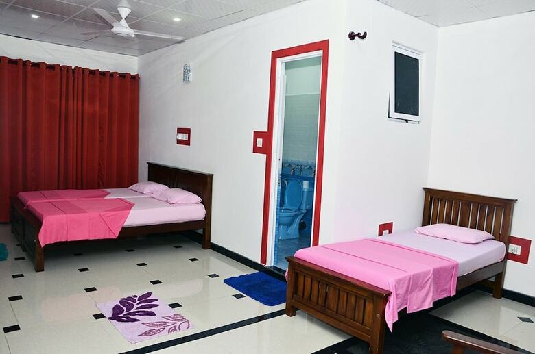 Hotel Kandyan Holiday Center