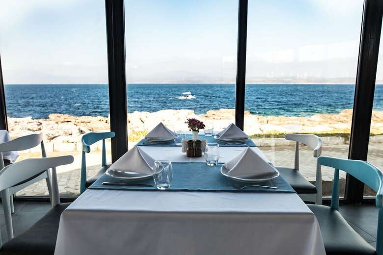 Maya Bistro Hotel Beach