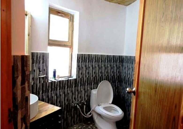 Hotel Mystique Meadows Earth Homes
