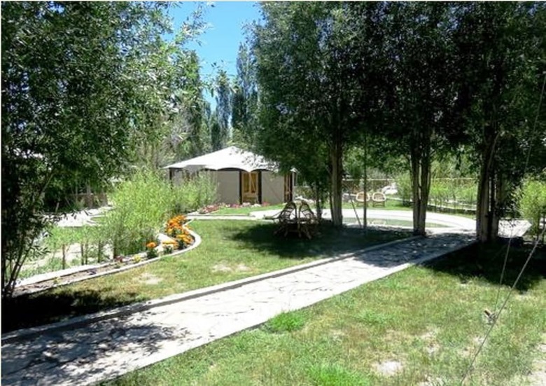 Hotel Mystique Meadows Earth Homes