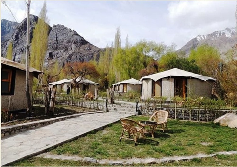 Hotel Mystique Meadows Earth Homes