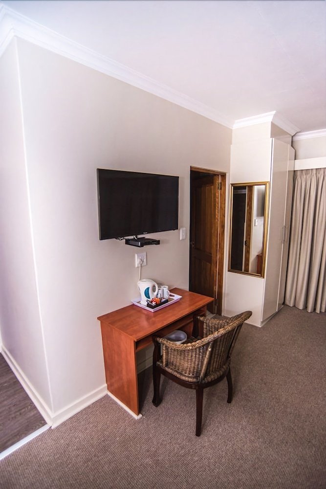 Hotel Adelante Lodge