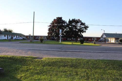 Colonial Motel