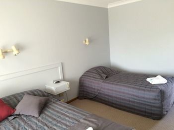 Town & Country Motor Inn