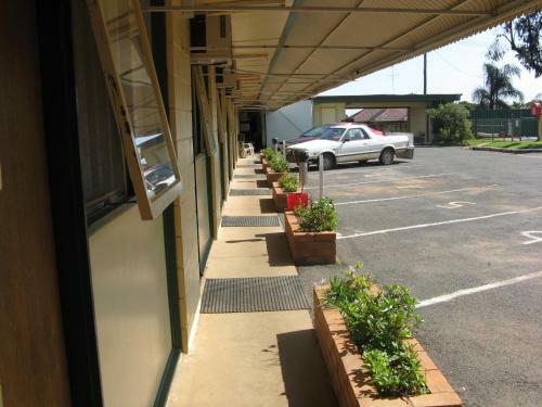 Peak Hill Golden Peak Budget Motel