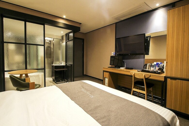 Hotel The May