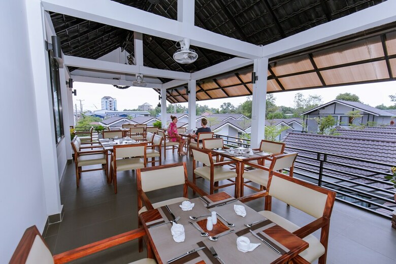 Hotel Sandy Clay Bungalows