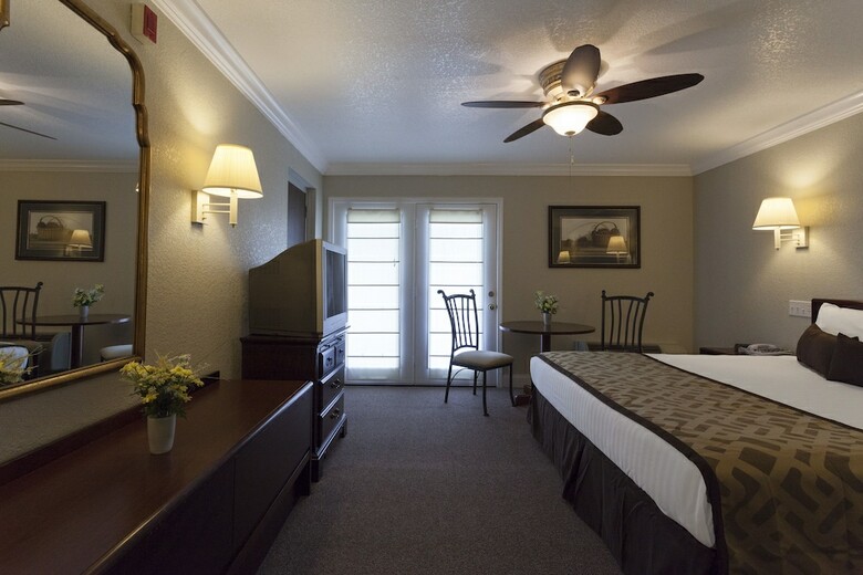 Hotel Reagan Resorts Inn