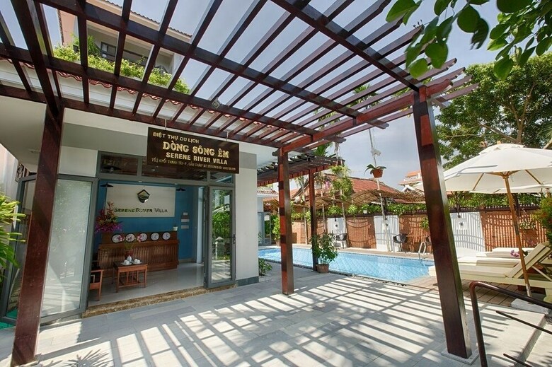 Hotel Serene River Villa