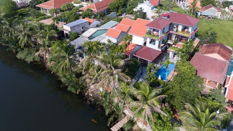 Hotel Serene River Villa