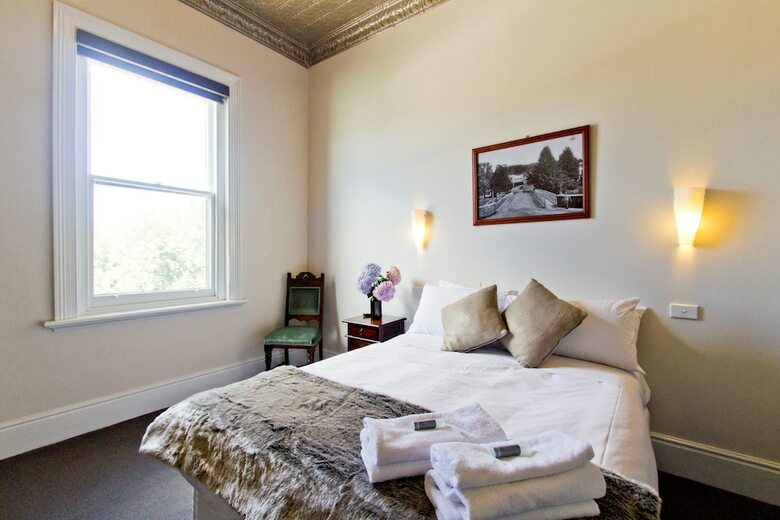 Deloraine Hotel