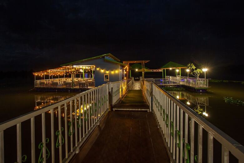 Hotel Bluemoon Riverside Resort