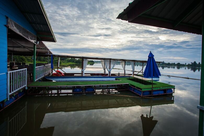 Hotel Bluemoon Riverside Resort