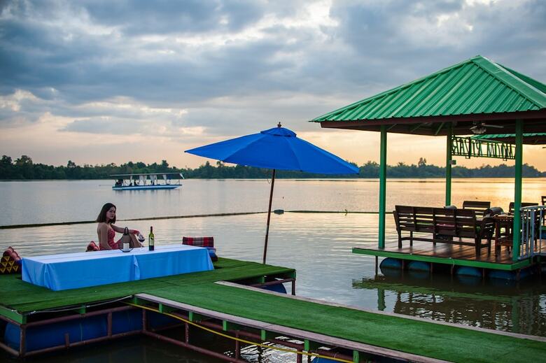 Hotel Bluemoon Riverside Resort