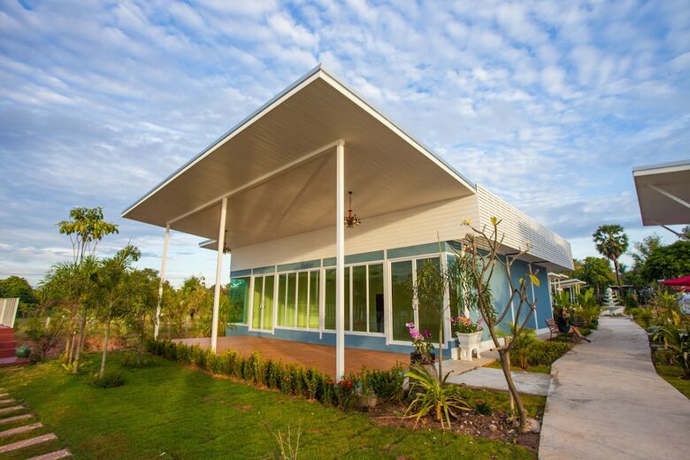 Hotel Bluemoon Riverside Resort