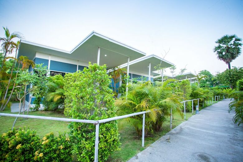 Hotel Bluemoon Riverside Resort